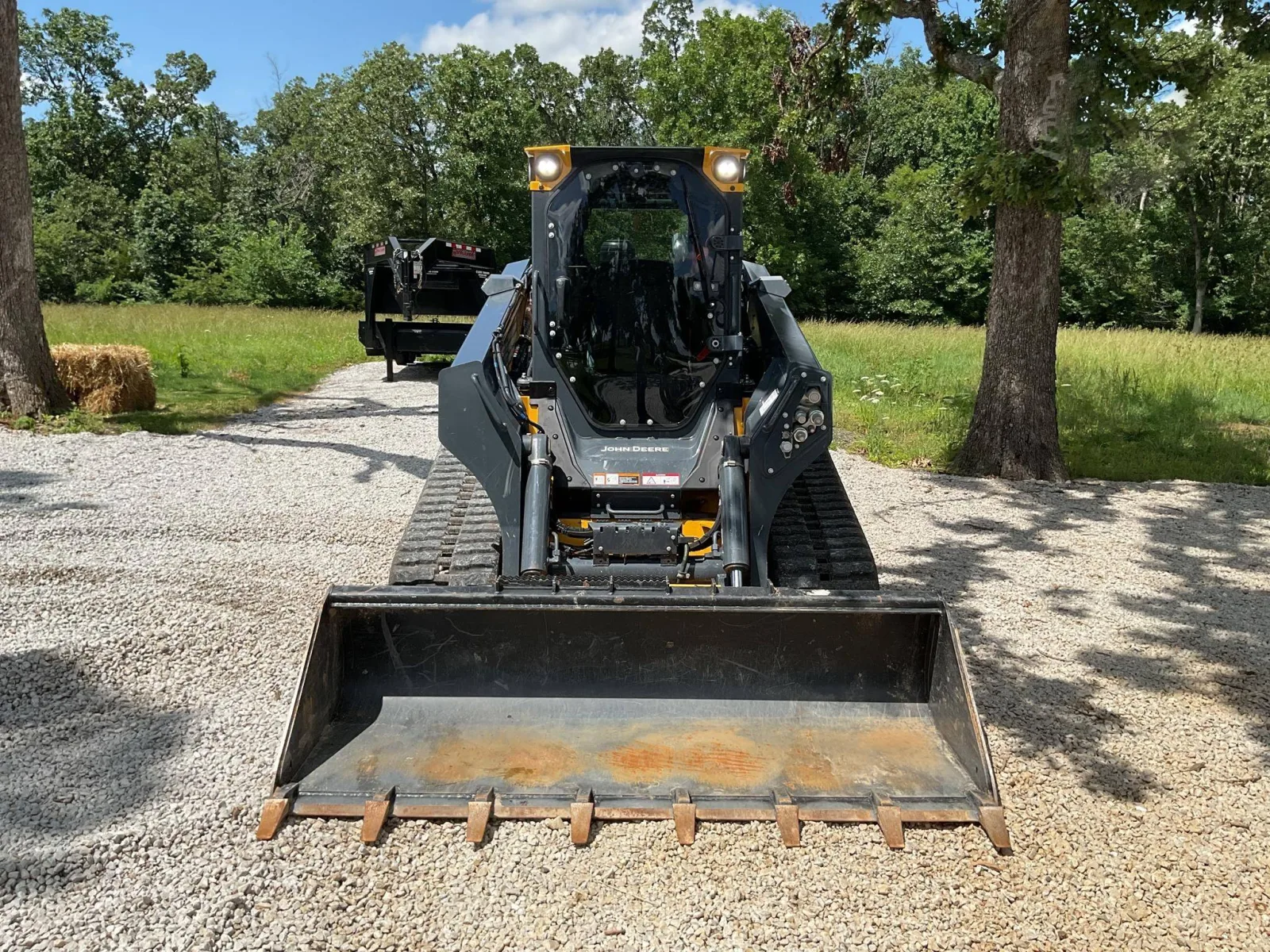 2025 JOHN DEERE 335 P-TIER image 2