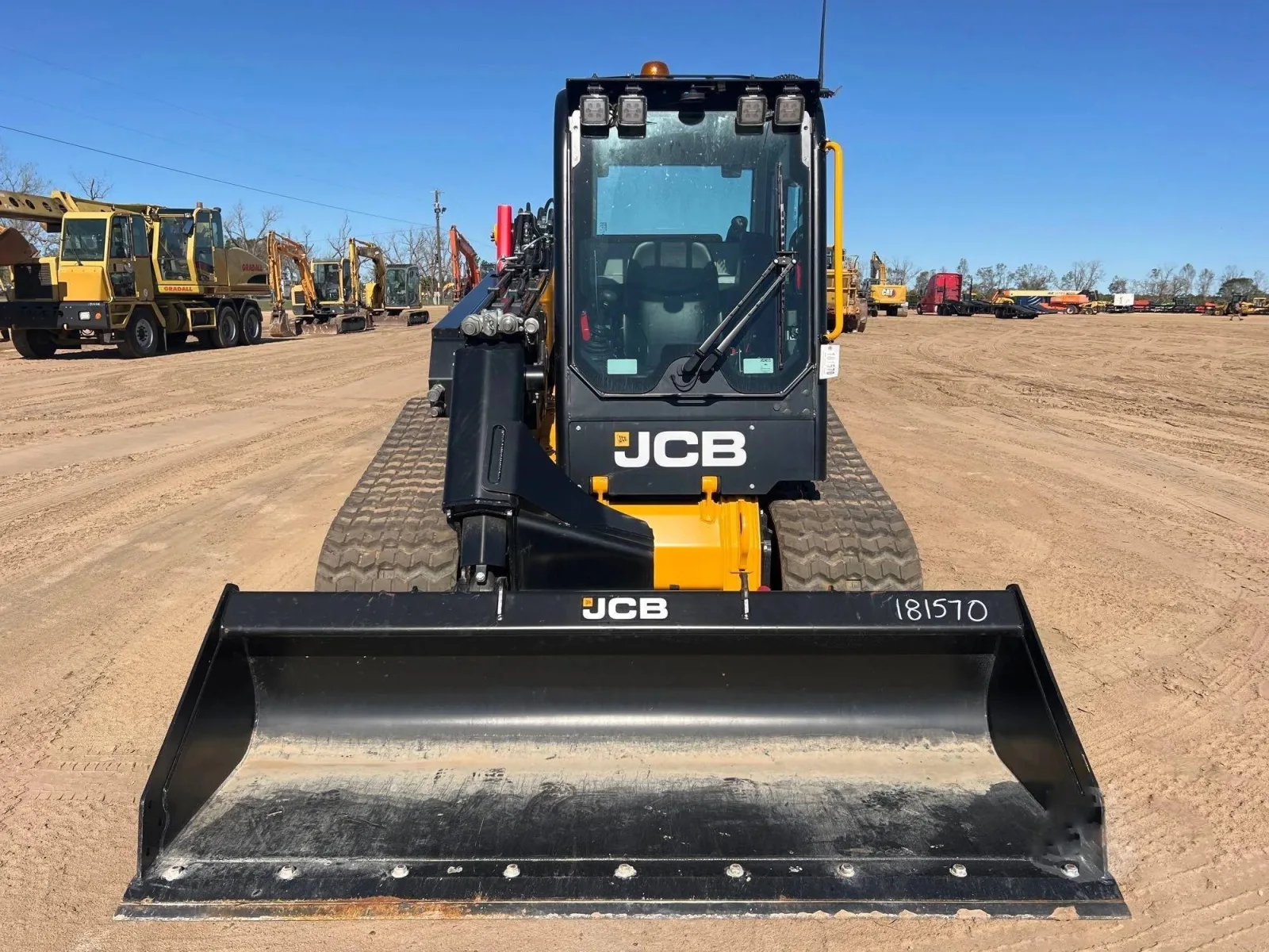 2023 JCB 3TS-8T image 3